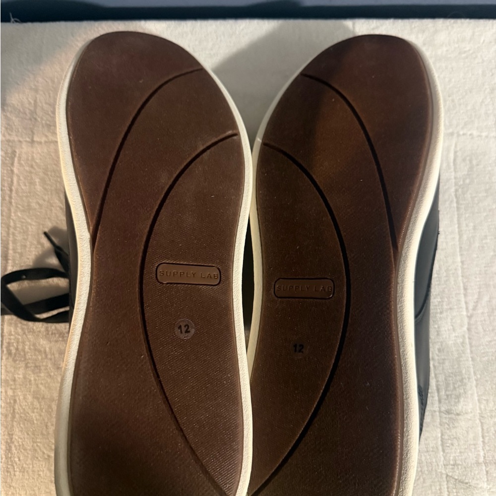 Sleek Black Men's Sneakers with White Sole - Picture 4 of 5